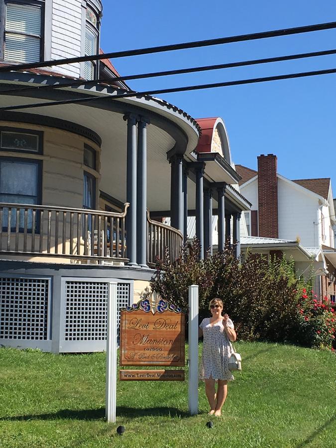The Levi Deal Mansion Meyersdale Exterior photo